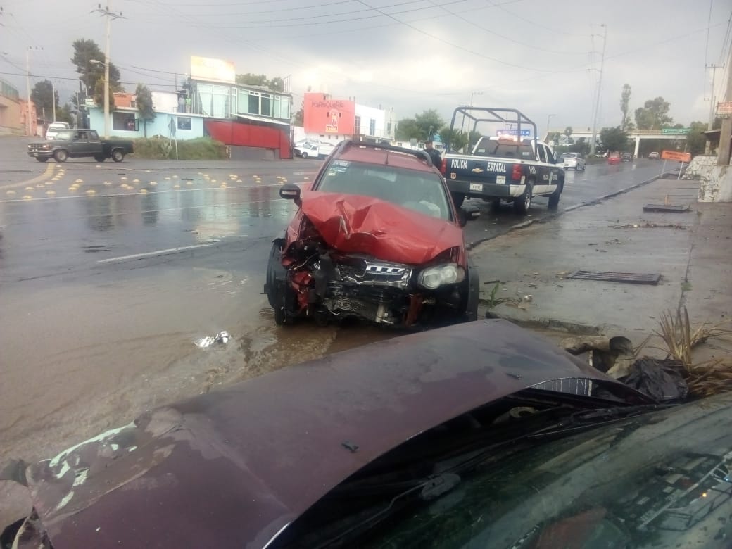 Ocho lesionados deja doble choque en la Y griega